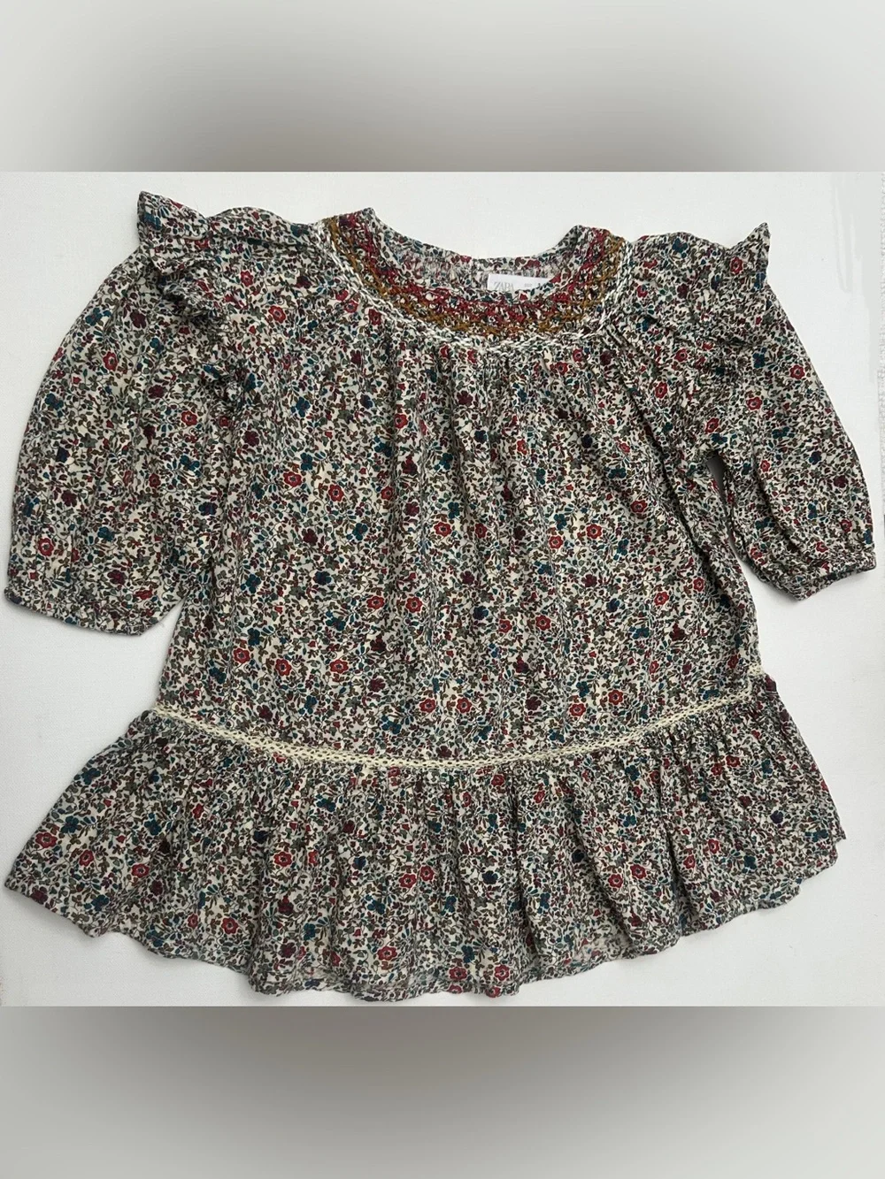 Zara girl’s floral peasant blouse embroidery around the neckline.  Size 3-4T.